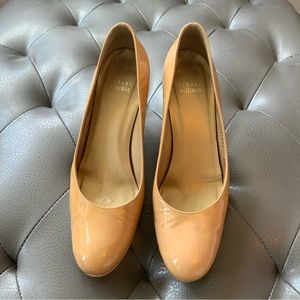 Stuart Weitzman nude 3 1/2” pumps.